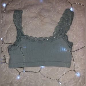 green ultra cropped lace tank 🎀